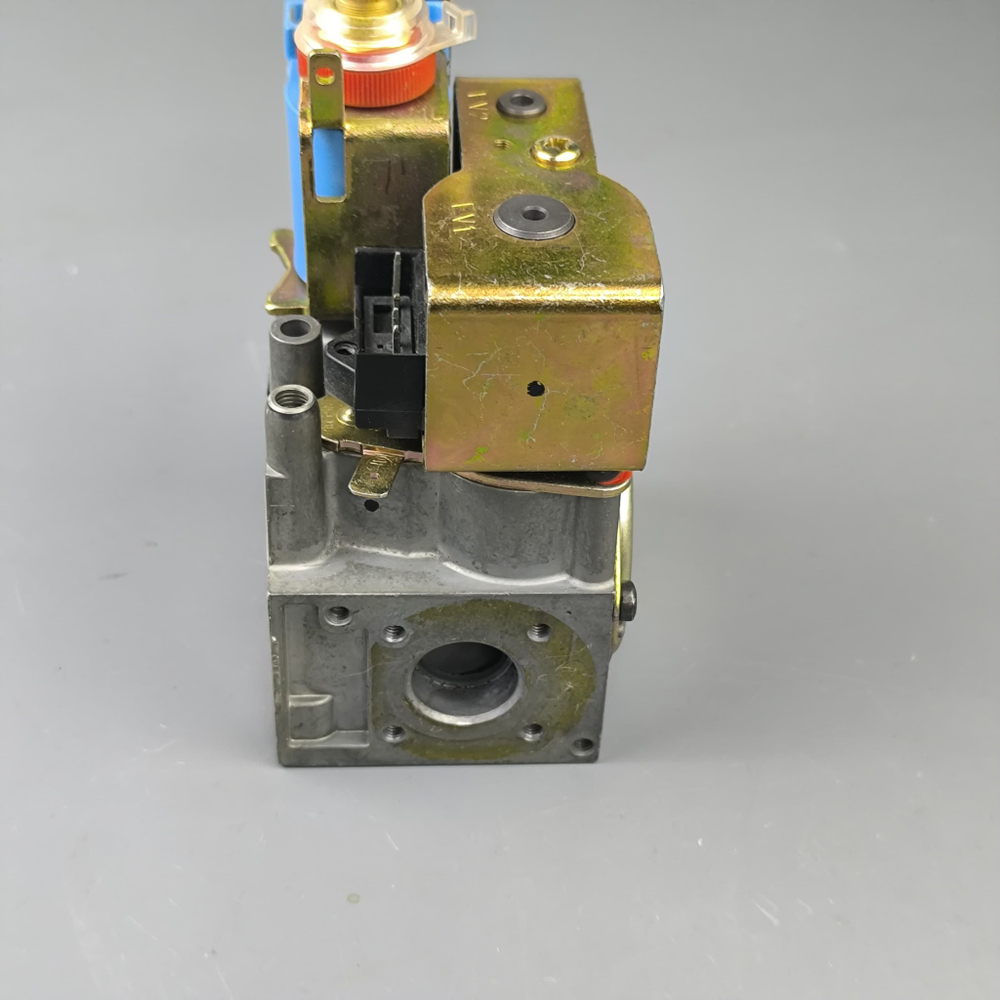 Б/У Газовый клапан для котлов ARISTON, Chaffoteaux арт. 65104254