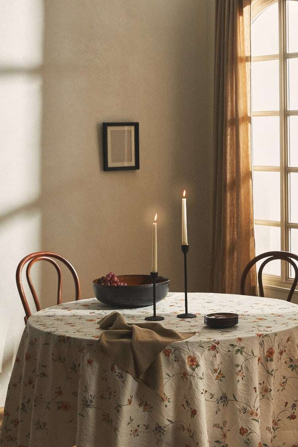 ZARA HOME ЖАККАРДОВАЯ СКАТЕРТЬ С ЦВЕТОЧНЫМ РИСУНКОМ, ЗЕЛЕНЫЙ