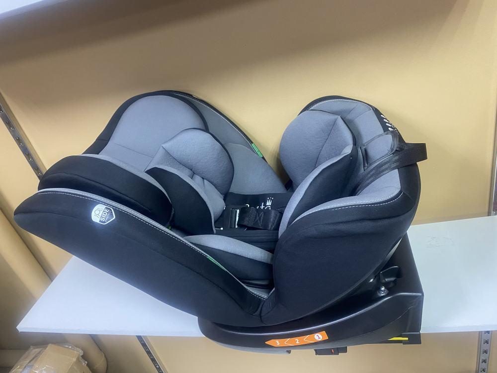 Автокресло XZ-16 Isofix группа 0+1+2+3+ ,вес от 0 до 36 кг (с рождения и до 12 лет) , цвет серо-черный.
