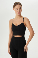 Топ бесшовный на бретелях в рубчик удлиненный