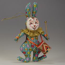 Ёлочная игрушка Кролик с барабаном