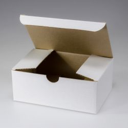 Коробка фирменная белая малая