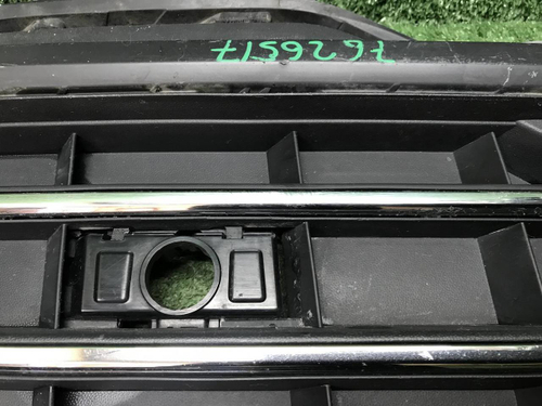 Решетка переднего бампера левая VW Touareg 3 18-23