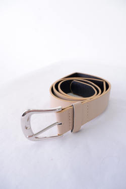 Ремень бежевый изящный, новый