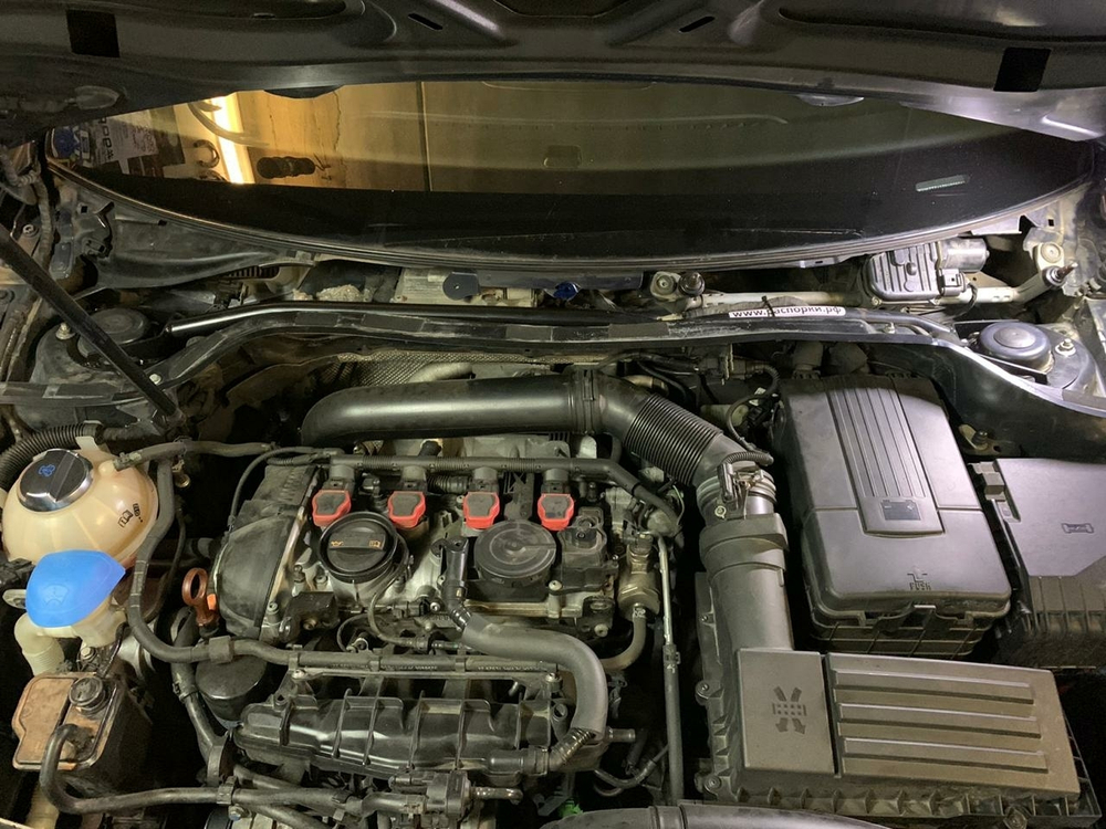 Распорка передних стоек (цельная) Volkswagen Scirocco Mk3 и Skoda Superb 2 II (ПОД ЗАКАЗ)