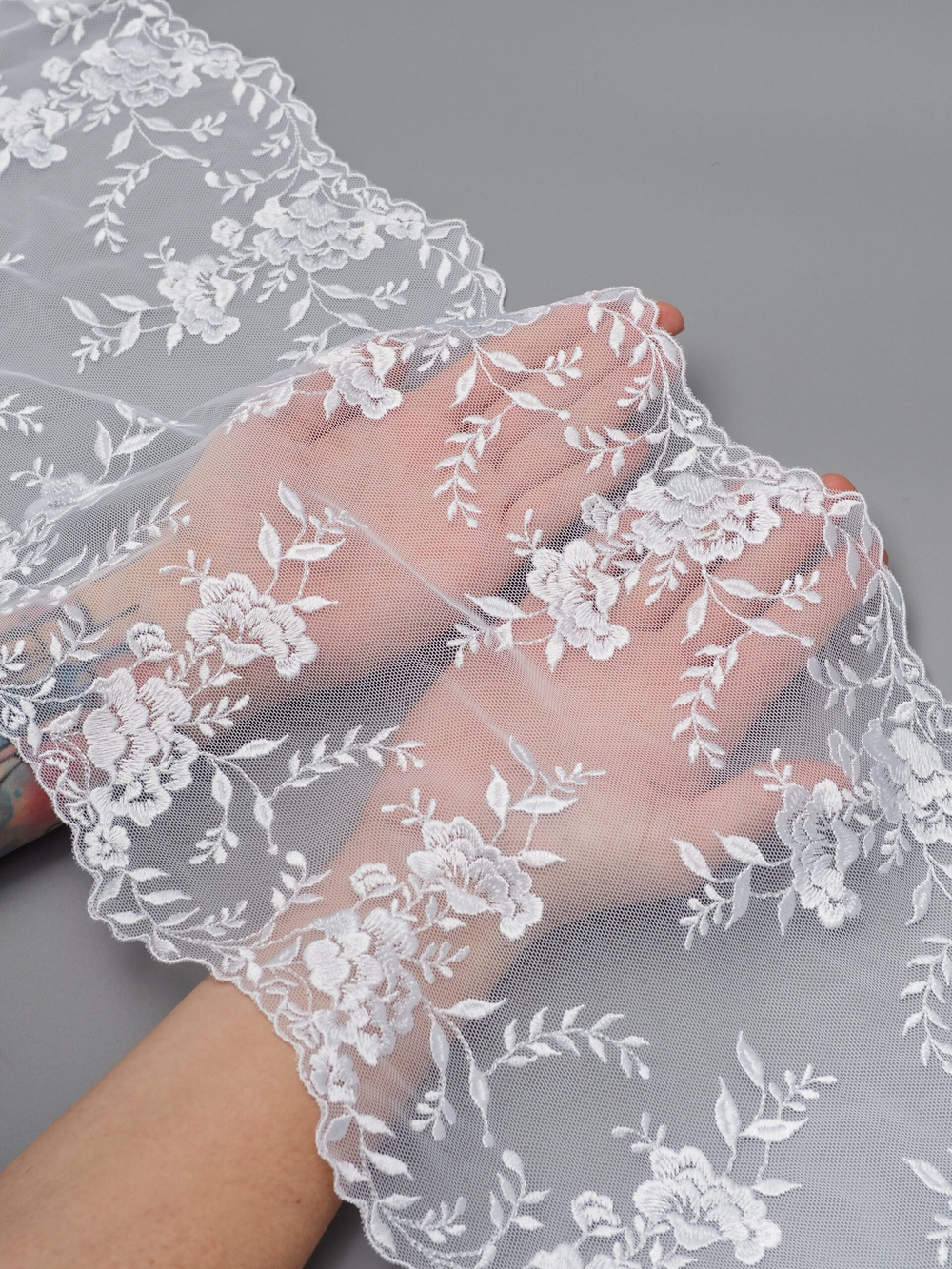 Вышивка на сетке кипельно-белая неэластичная ширина 24 см