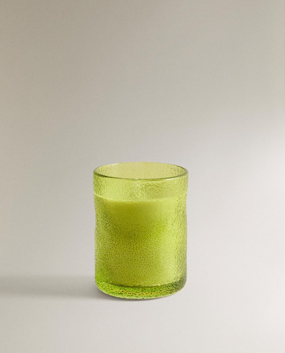 Zara Home Свеча ароматическая BERGAMOT & SANDALWOOD 155 г, растительный воск, аромат древесный, Зелёный