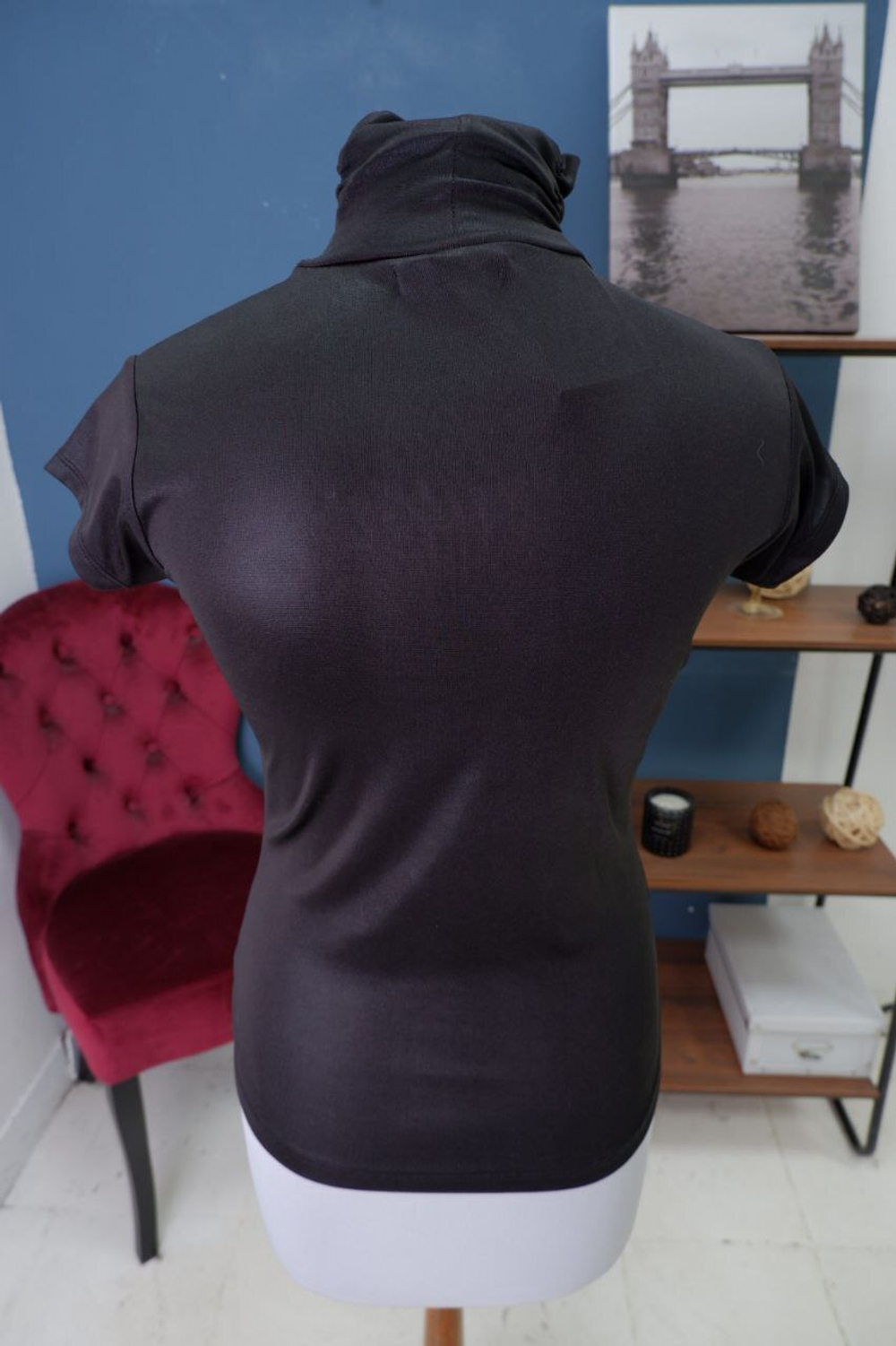 Футболка оригинальная с горлом 44 размер