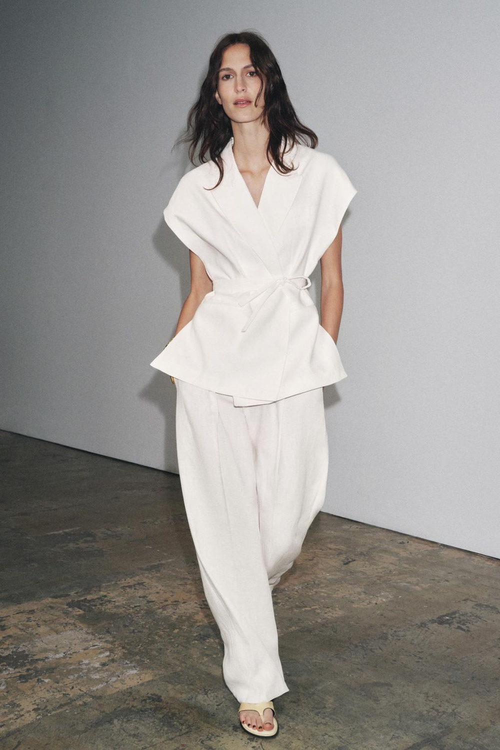 ZARA ДВУБОРТНЫЙ ЖИЛЕТ ИЗ СМЕСОВОГО ЛЬНА — ZW COLLECTION, БЕЛЫЙ