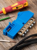 Нулевая шина EKF PROxima N 8х12мм 6 отв, латунь, синий изол. на DIN-рейку sn0-125-6-d-r