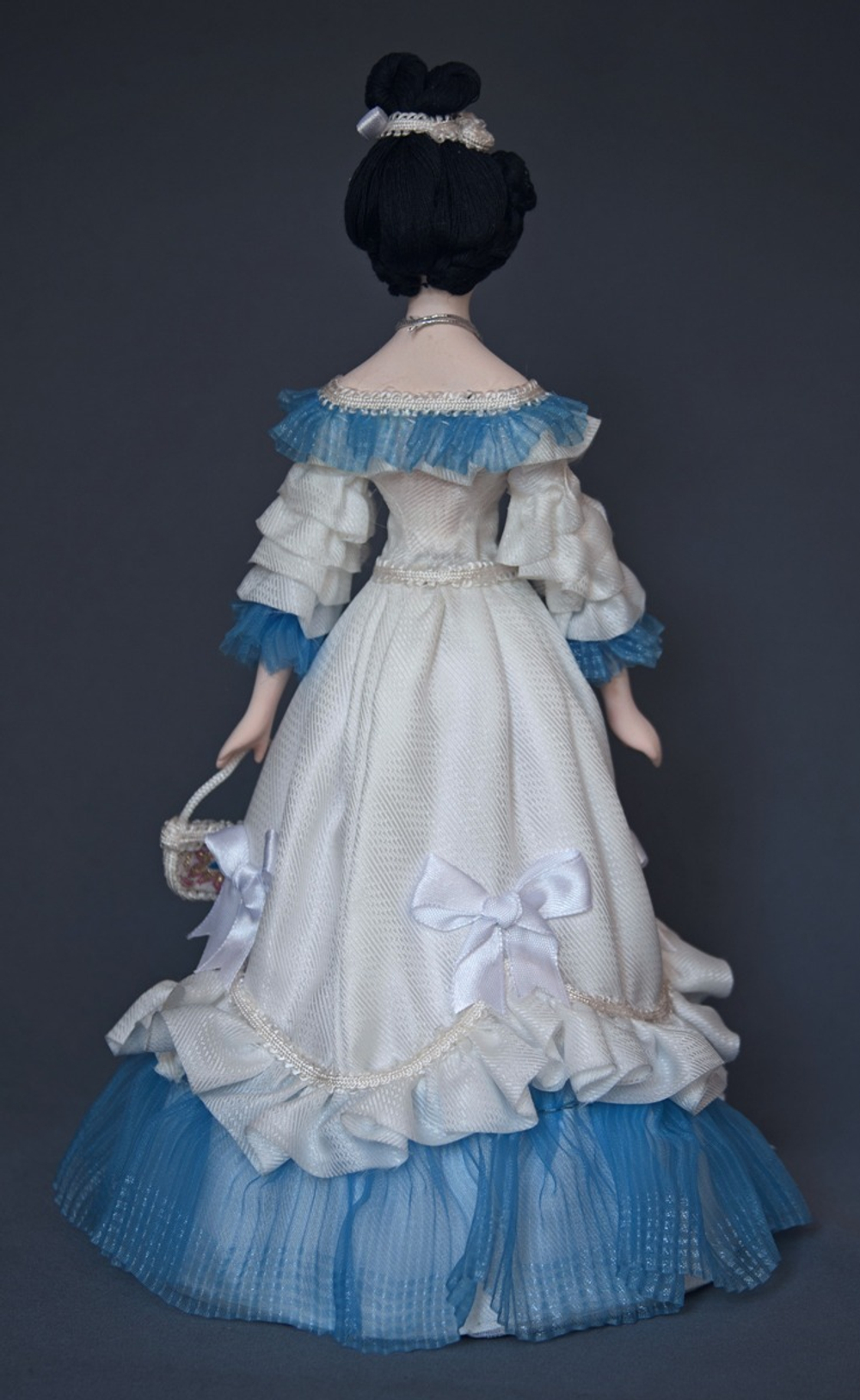 Кукла интерьерная Потешного промысла в светском костюме.