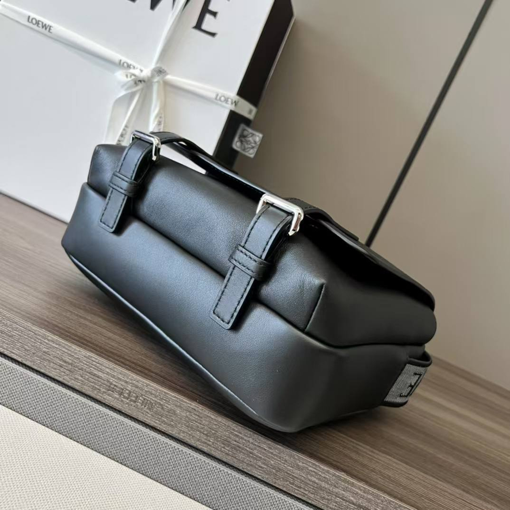 Сумка-мессенджер Loewe
