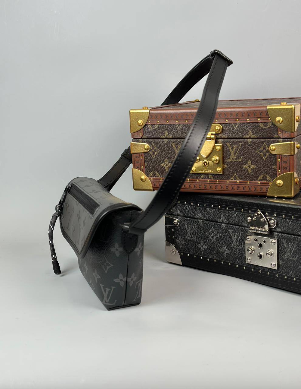 Сумка-мессенджер Louis Vuitton