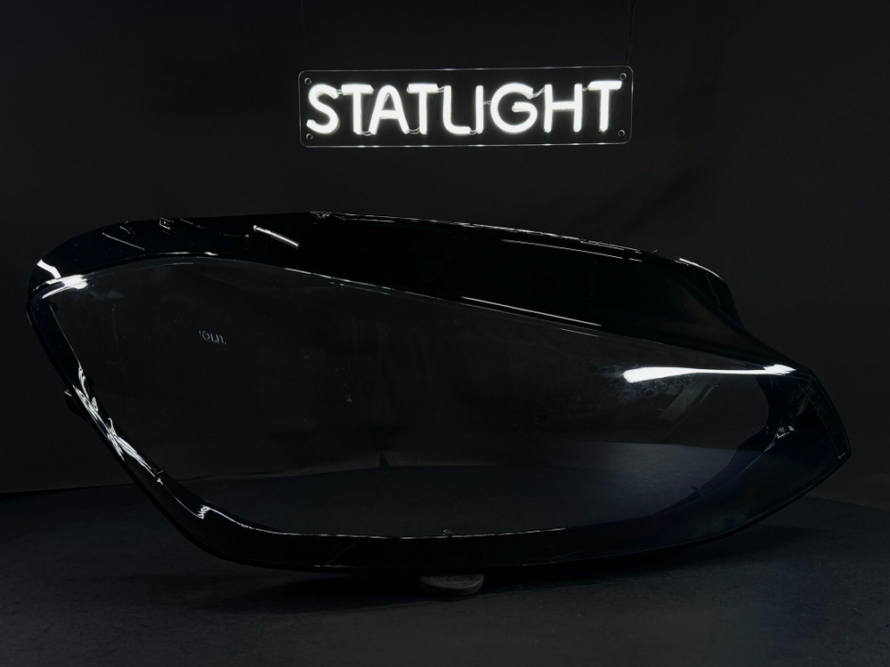 Правое стекло фары Volkswagen Golf 7 2012-2017