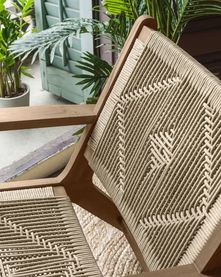 Плетеное кресло Geralda из массива акации, темное