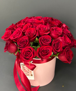 37 роз в коробке