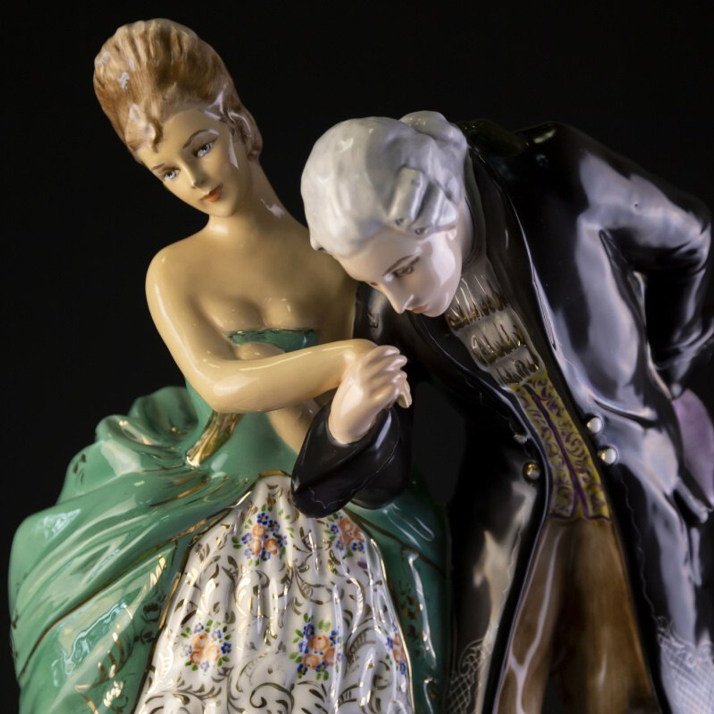 Скульптурная композиция «Приглашение на танец»