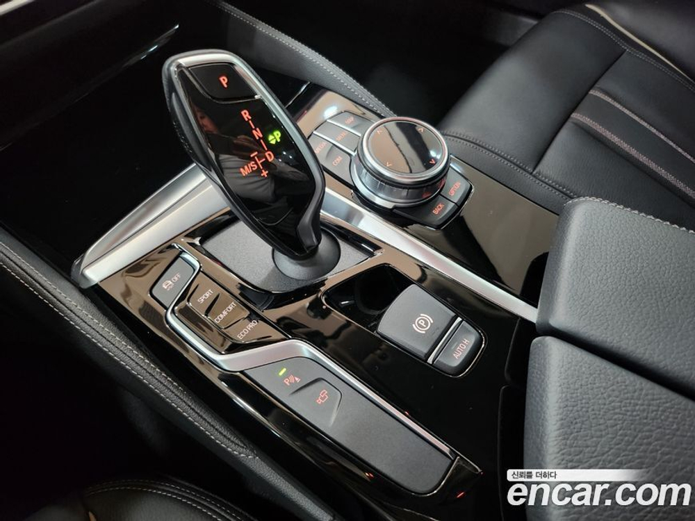 BMW 5 Series (G30) 520i Luxury (03.2020)