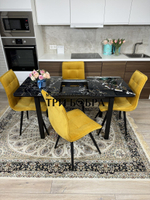 Стеклянный раздвижной стол "Черный мрамор" и стулья "ГУЧИ" желтый