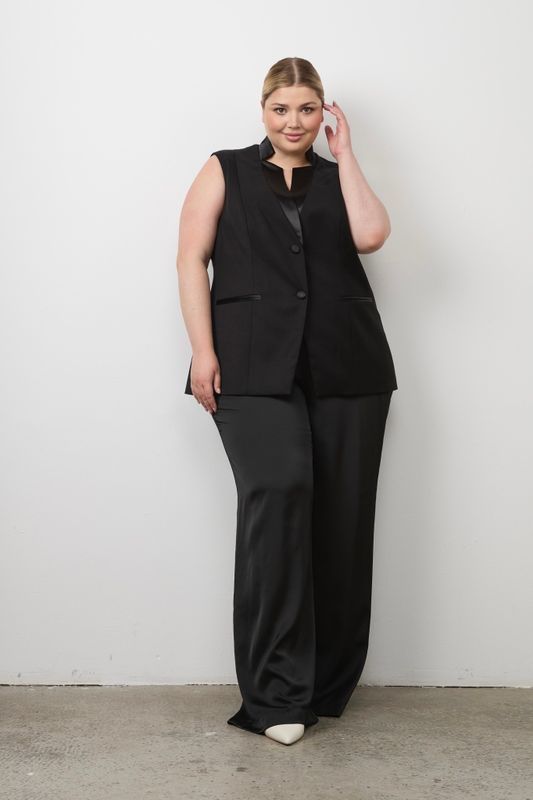 Жилет удлиненный с атласными лацканами, черный