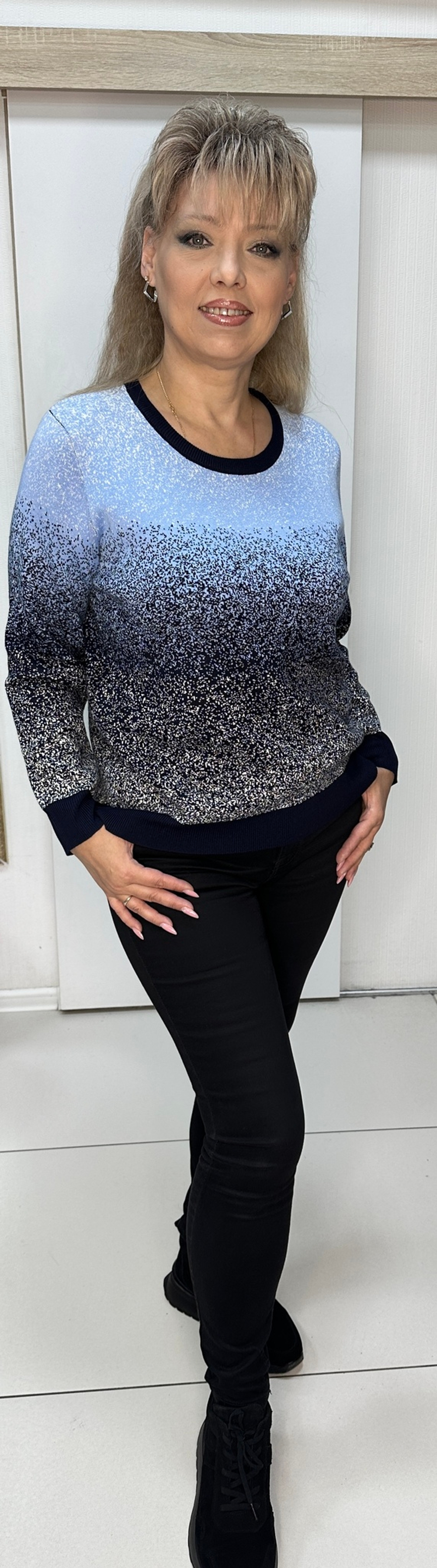 Джемпер с переходом цвета и длинными рукавами