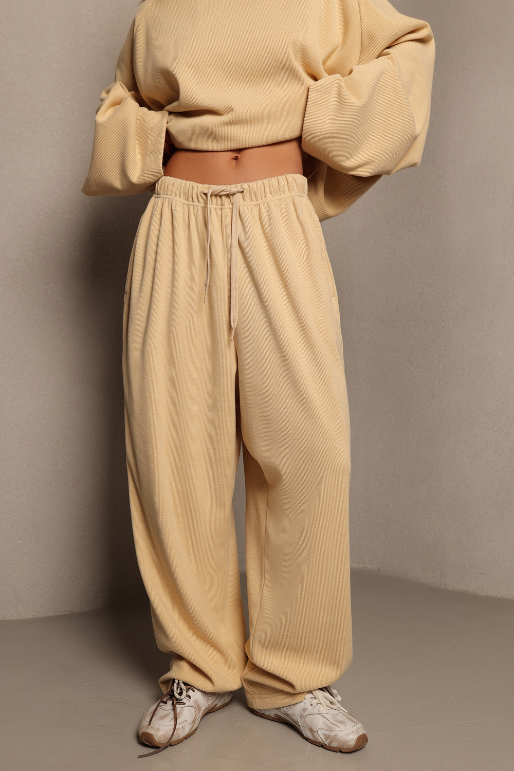 Брюки из трикотажного вельвета