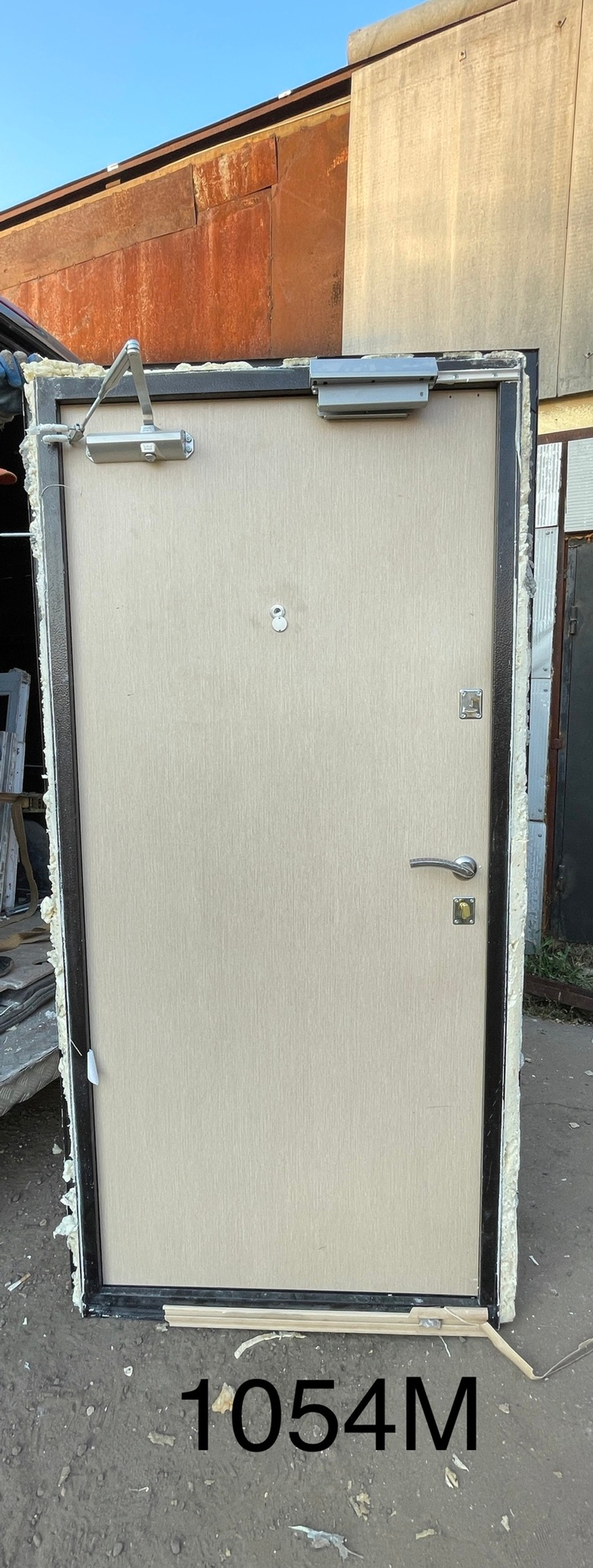 Двери Металлические Входные Б/У 205(в) х 95(ш)