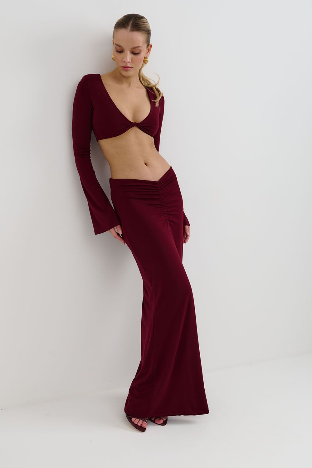 Лонгслив с рукавами клеш из вискозы цвета бордо