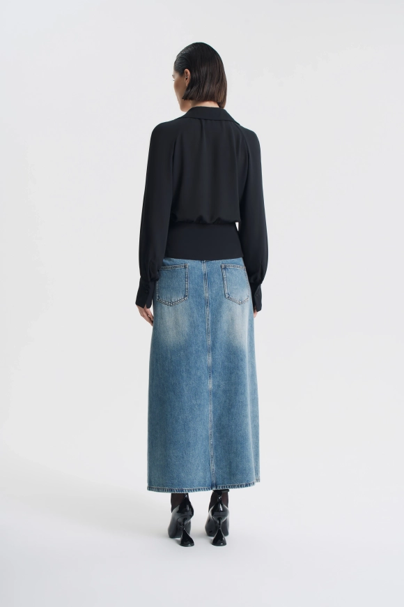 Джинсовая юбка с разрезом