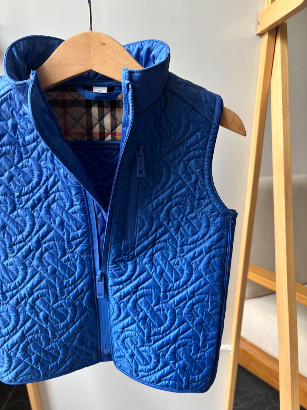 Жилет Burberry, 92