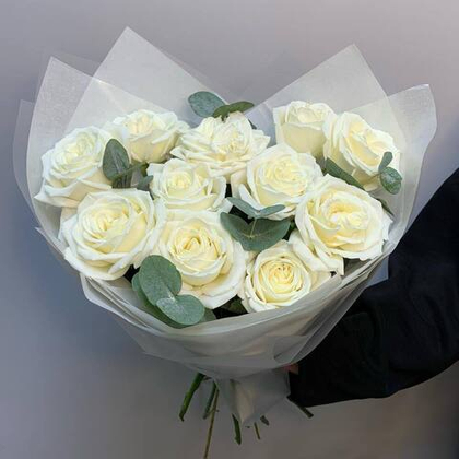 15 белых роз