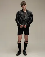 Черная кожаная куртка 