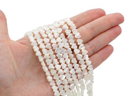 Перламутровые бусины Сердце 6,5мм, нить
