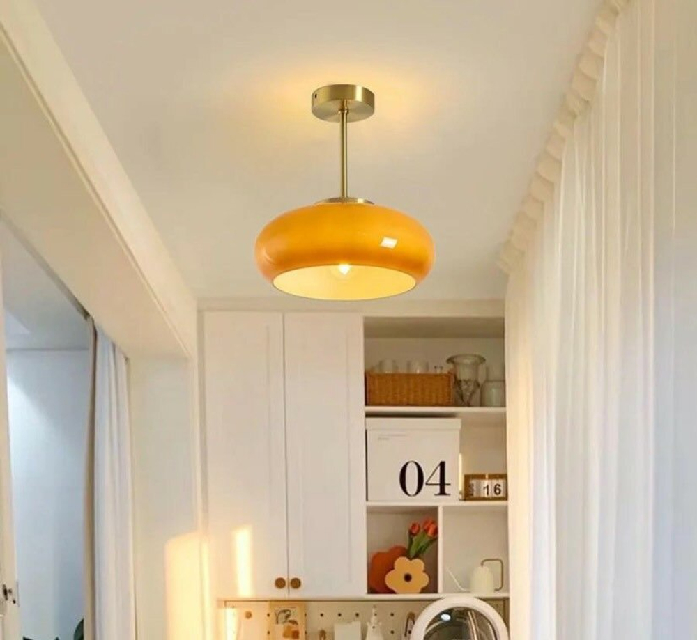 подвесная люстра в тёплом янтарном стекле