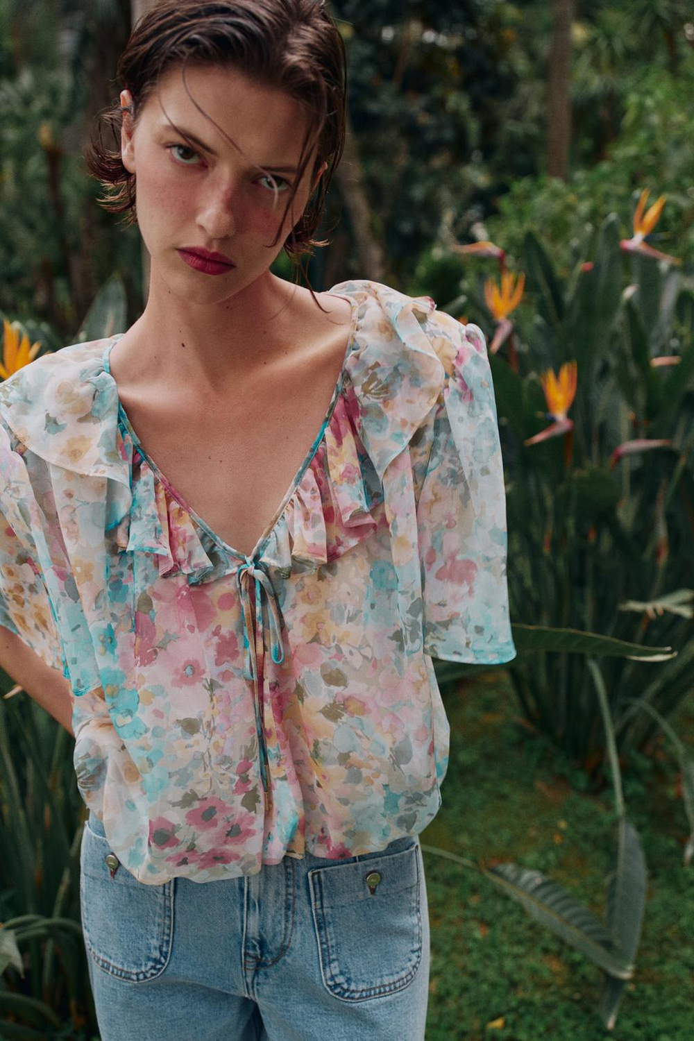 ZARA БЛУЗА С ВОЛАНАМИ И ЦВЕТОЧНЫМ ПРИНТОМ, РАЗНОЦВЕТНЫЙ