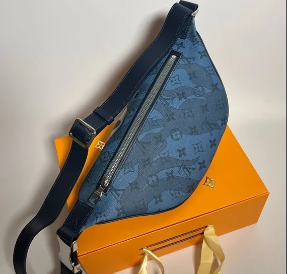 Поясная сумка Louis Vuitton Discovery PM канва Monogram Aquagarden