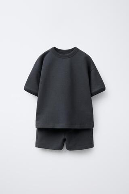 ZARA КОМПЛЕКТ ИЗ ФУТБОЛКИ И ШОРТОВ-ДЖОГГЕРОВ С ЛОГОТИПОМ, АНТРАЦИТОВО-СЕРЫЙ