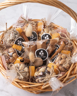 Подарочная корзина с орехами и сухофруктами