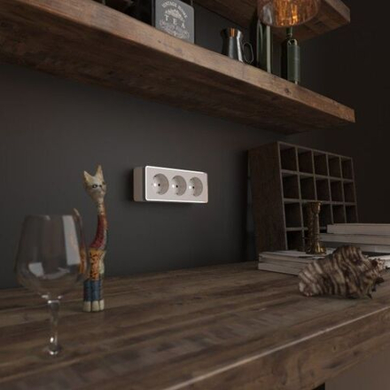 Розетка тройная с заземлением и шторками Gallant (белый)