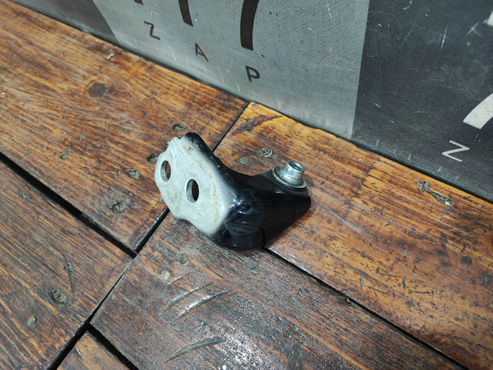 Петли двери передней правой нижняя Ford Kuga 2 (CBS) 12-19 Б/У Оригинал CJ54S22810AC