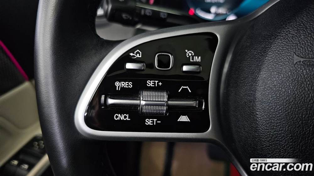 Mercedes-Benz GLB-Class X247 GLB220 (06.2021)