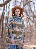 Пончо шерстяное с орнаментом