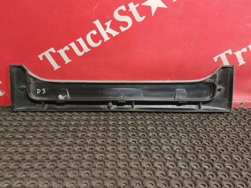 Накладка заднего бардачка 2018г.