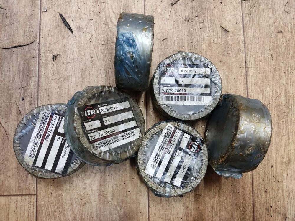 Втулка 707-76-70690