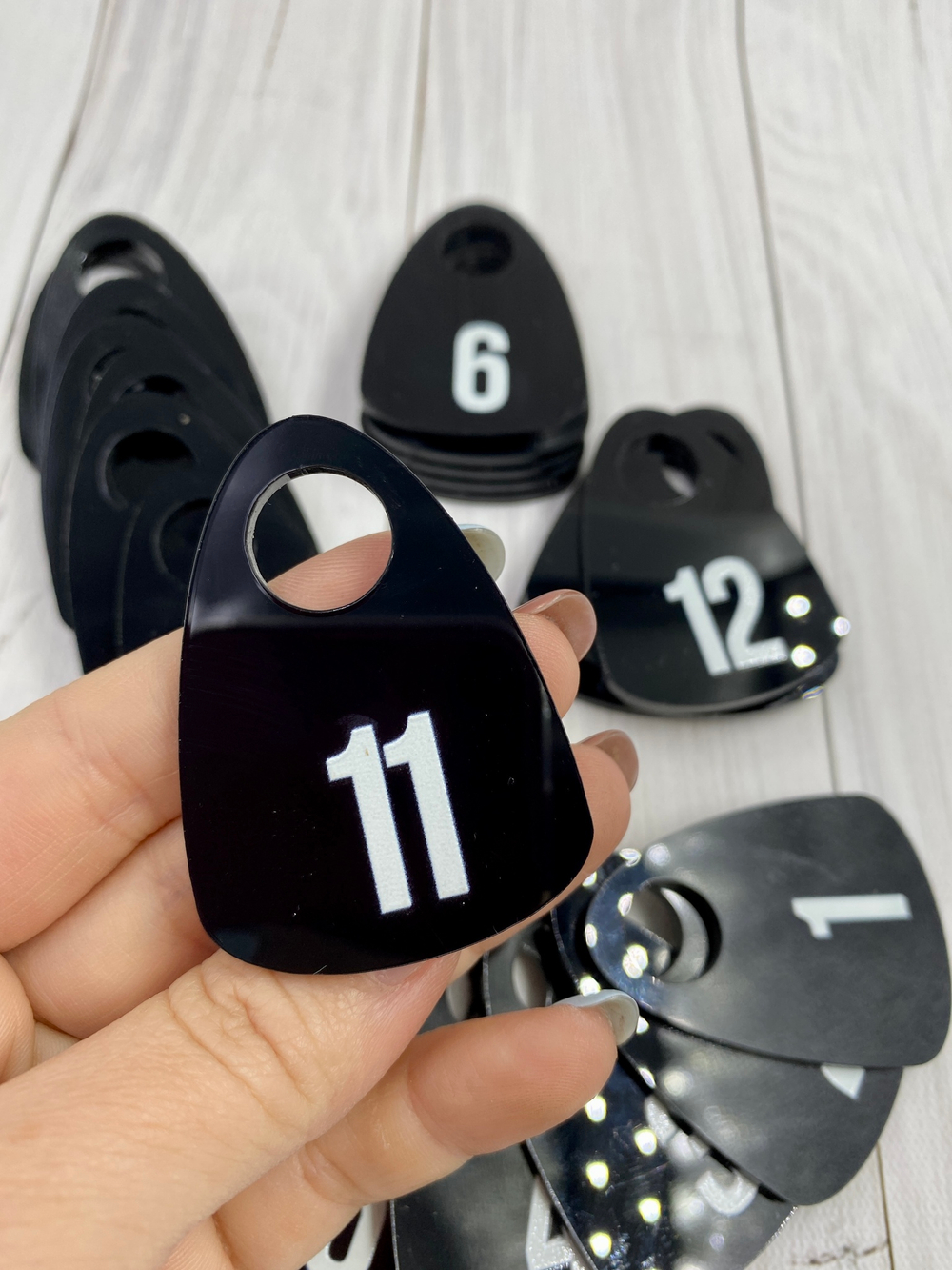 черные номерки пластик