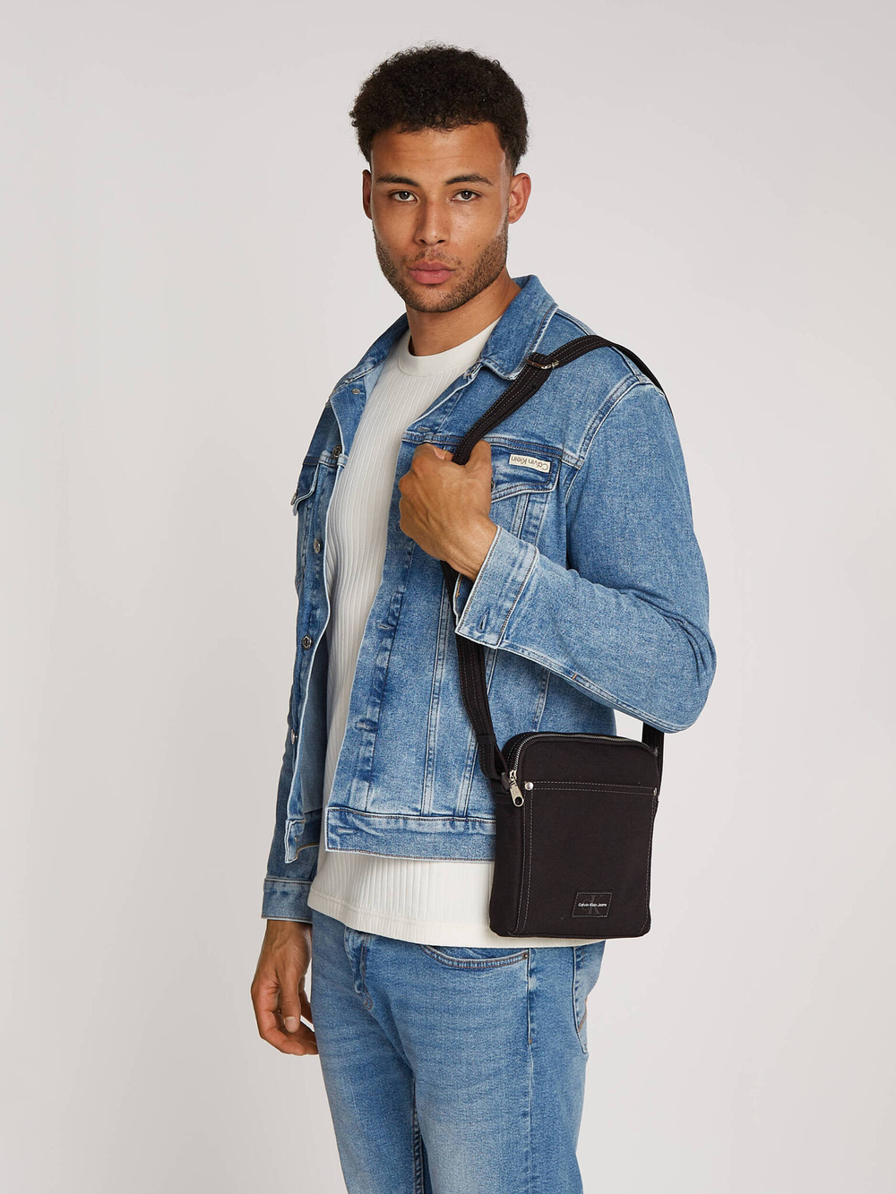 Сумка кросс-боди ESSENTIALS CALVIN KLEIN JEANS - черный(K50K512571)