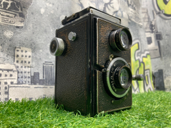 Rolleiflex 300 + Meyer Gorlitz Trioplan 73mm 3.5