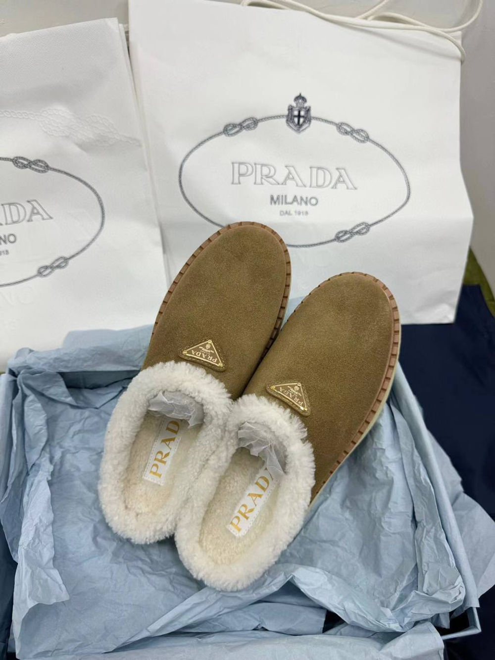 Мюли Prada Mule женские замшевые с мехом в коричневом цвете