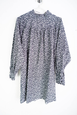 Платье Zara свободного кроя, маркировка XS, визуально на 42 размер