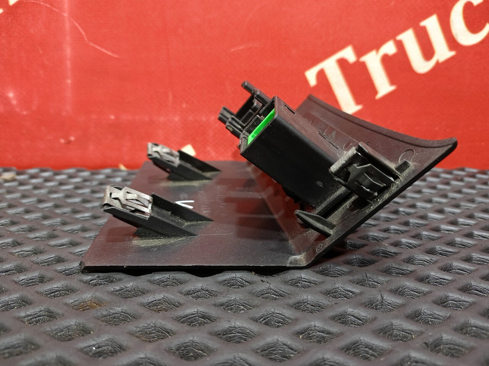 Накладка торпедо USB / AUX